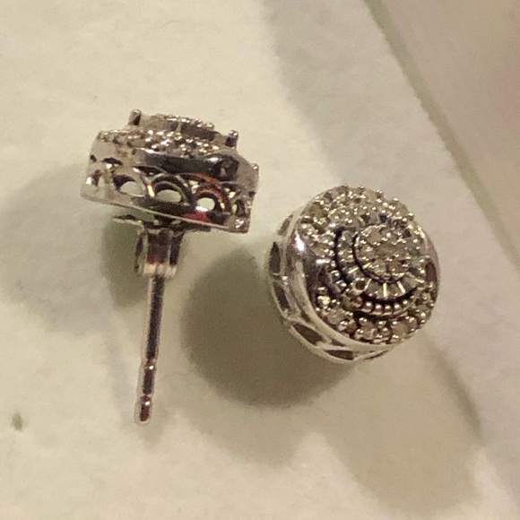 1/10 CTTW earrings. - Picture 3 of 4